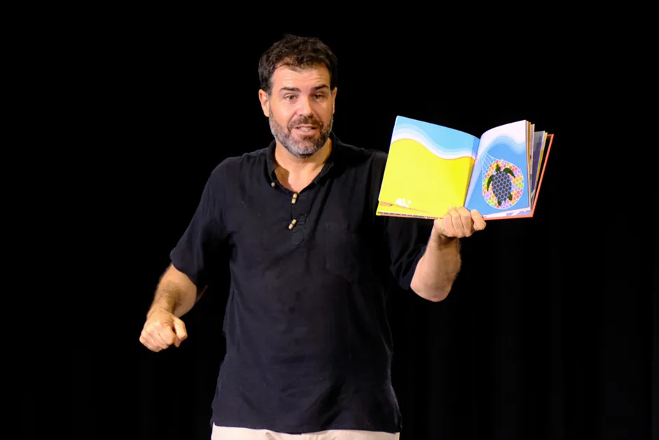 Cuentacuentos. Palabras compartidas. Tardes con arte: La biblioteca desplegable